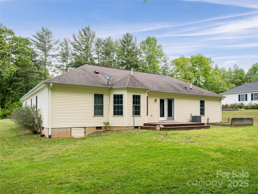 88 Star Point Drive, Hendersonville, NC 28792.  MLS# CAR4255101, YatesRealty ID 16525. 