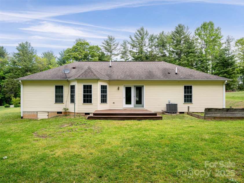 88 Star Point Drive, Hendersonville, NC 28792.  MLS# CAR4255101, YatesRealty ID 16525. 