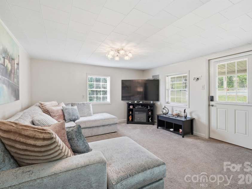 103 J A Ross Street, Morganton, NC 28655.  MLS# CAR4374365, YatesRealty ID 16526. 