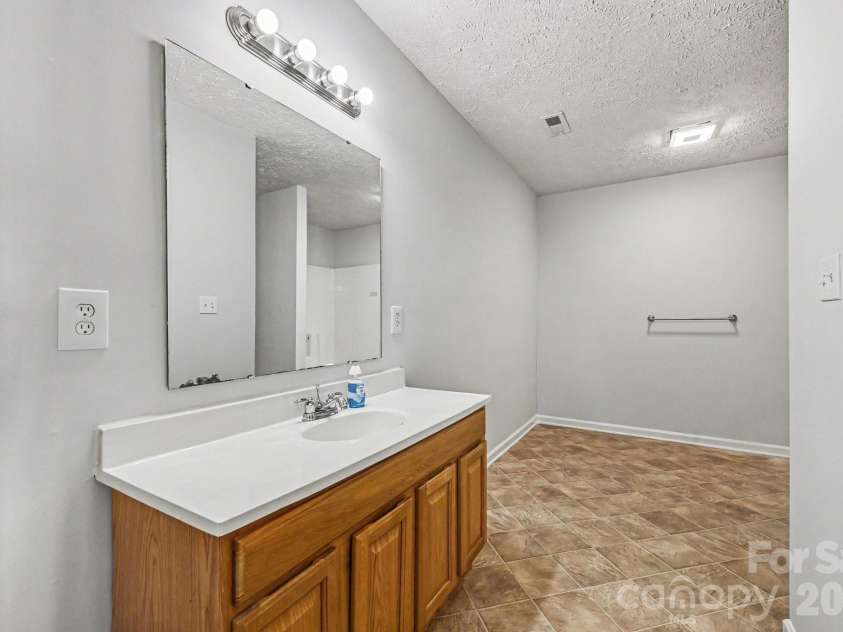113 Haven Lane, Shelby, NC 28152.  MLS# CAR4360637, YatesRealty ID 16527. 