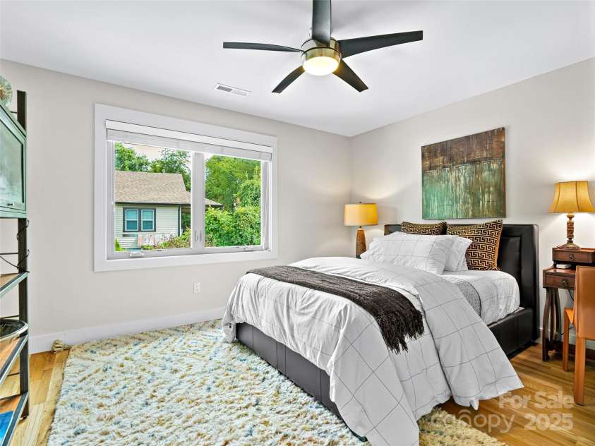 40 Overlook Road, Asheville, NC 28803.  MLS# CAR4300560, YatesRealty ID 16528. 