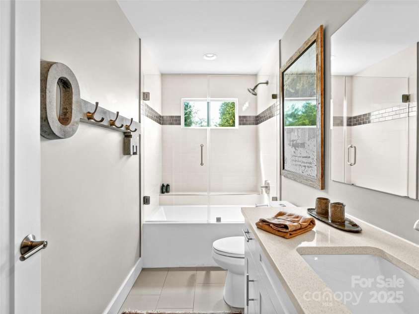 40 Overlook Road, Asheville, NC 28803.  MLS# CAR4300560, YatesRealty ID 16528. 