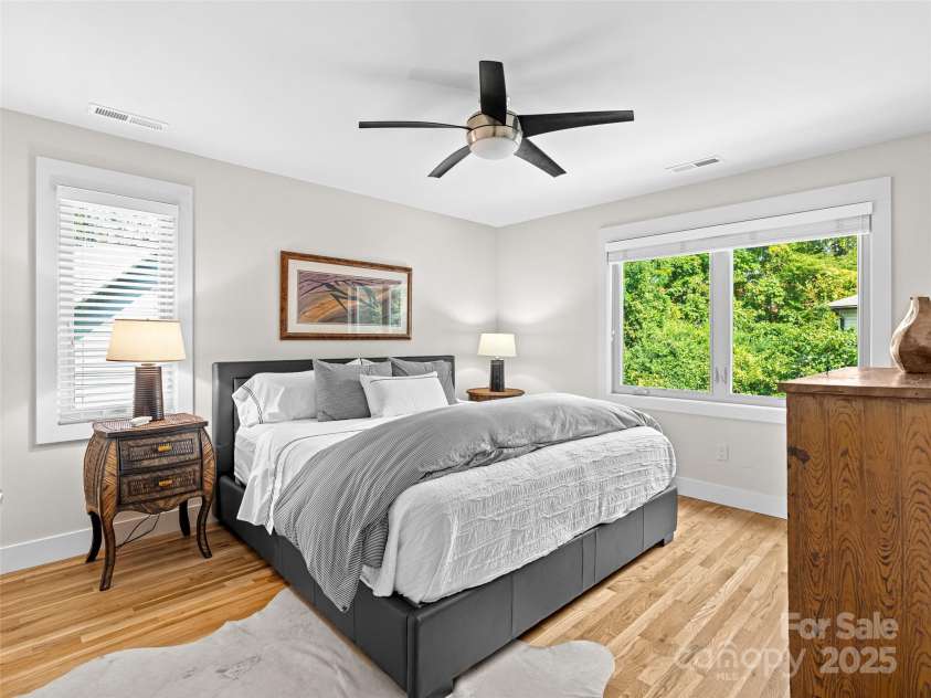 40 Overlook Road, Asheville, NC 28803.  MLS# CAR4300560, YatesRealty ID 16528. Inviting upper-level guest retreat filled with natural light and walk-in closet