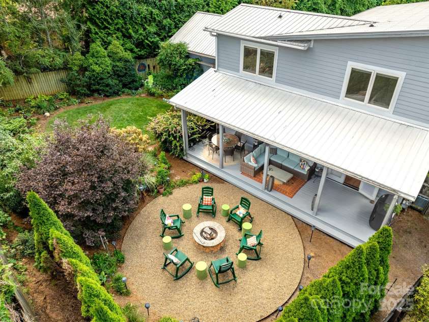 40 Overlook Road, Asheville, NC 28803.  MLS# CAR4300560, YatesRealty ID 16528. Lush, thoughtfully designed gardens & fire pit cultivated by a master gardener.
