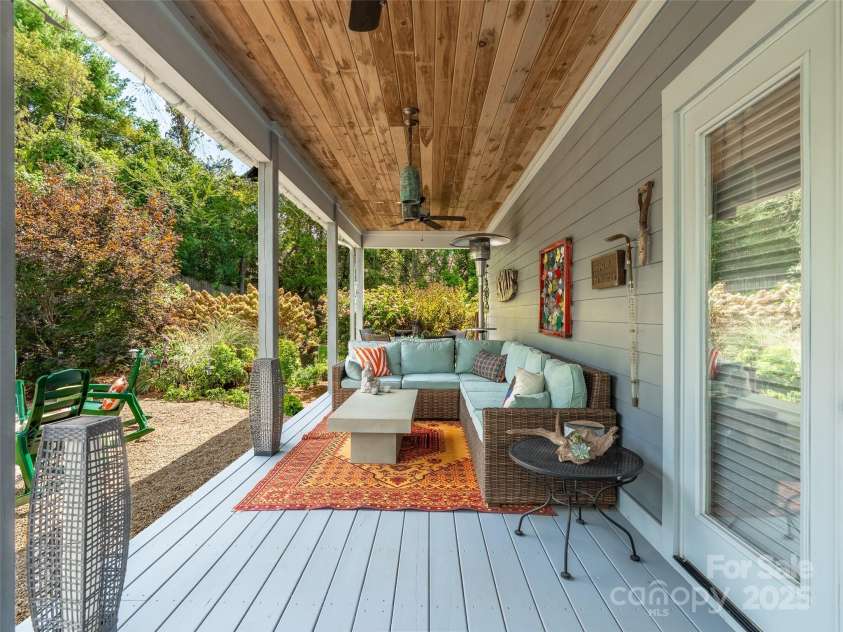 40 Overlook Road, Asheville, NC 28803.  MLS# CAR4300560, YatesRealty ID 16528. Seamless flow from kitchen to backyard for effortless indoor-outdoor living.
