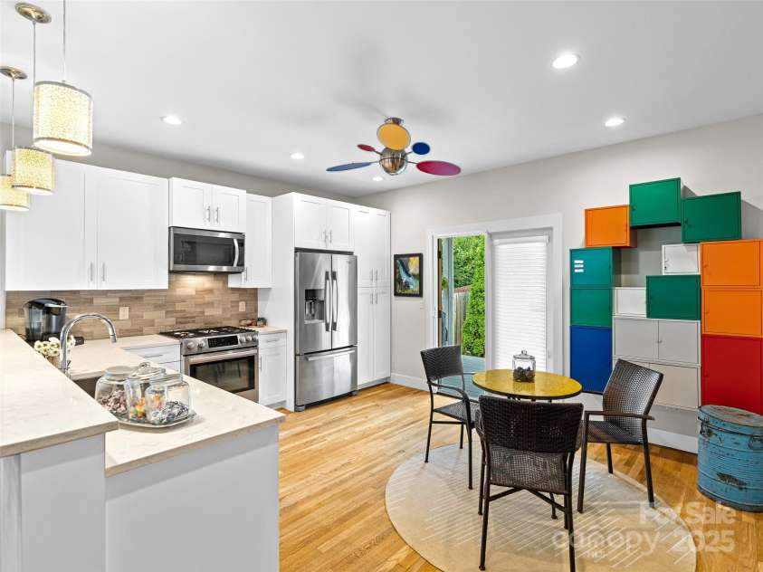 40 Overlook Road, Asheville, NC 28803.  MLS# CAR4300560, YatesRealty ID 16528. Spacious kitchen with extensive storage and ample room for a large dining table — perfect for gatherings.