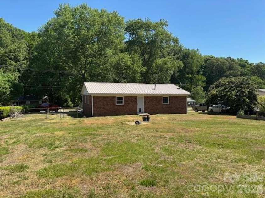 4411 Ginger Drive, Gastonia, NC 28056.  MLS# CAR4373370, YatesRealty ID 16529. 