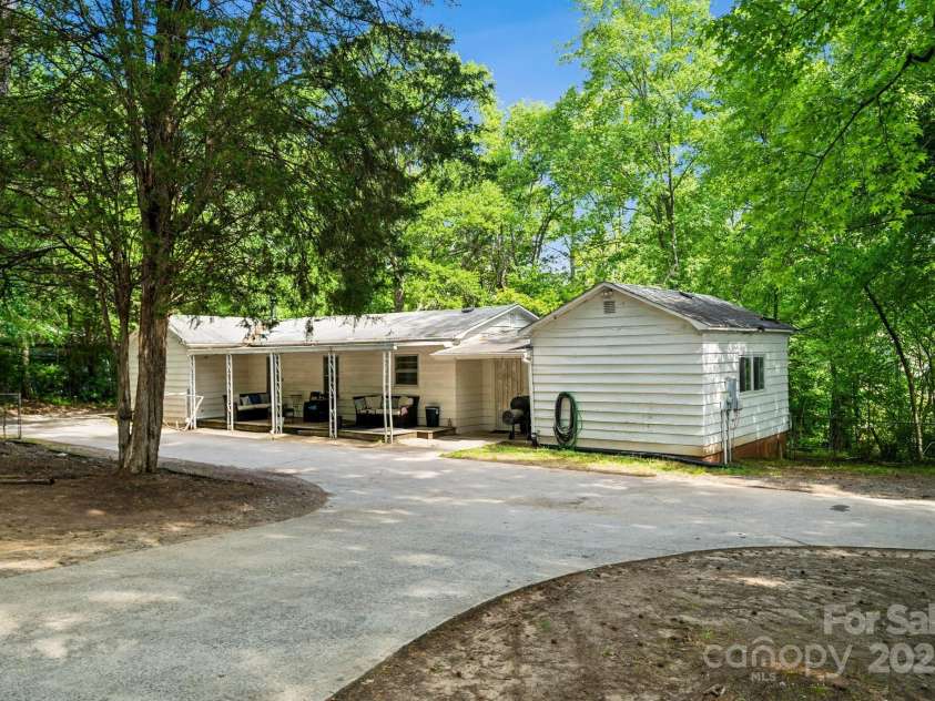 1917 Tom Sadler Road, Charlotte, NC 28214.  MLS# CAR4256173, YatesRealty ID 1653. 