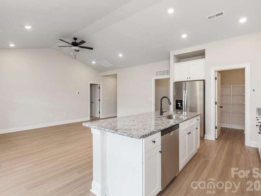 3626 Narrow Lane, Charlotte, NC 28215.  MLS# CAR4343706, YatesRealty ID 1653. 
