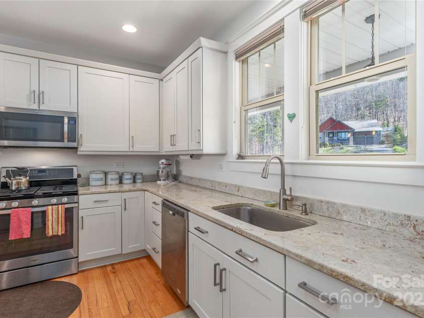 95 Greenwells Glory Drive, Biltmore Lake, NC 28715.  MLS# CAR4247434, YatesRealty ID 16530. 