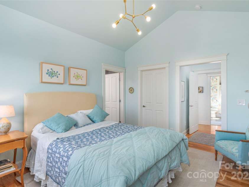 95 Greenwells Glory Drive, Biltmore Lake, NC 28715.  MLS# CAR4247434, YatesRealty ID 16530. Primary Suite with vaulted ceiings