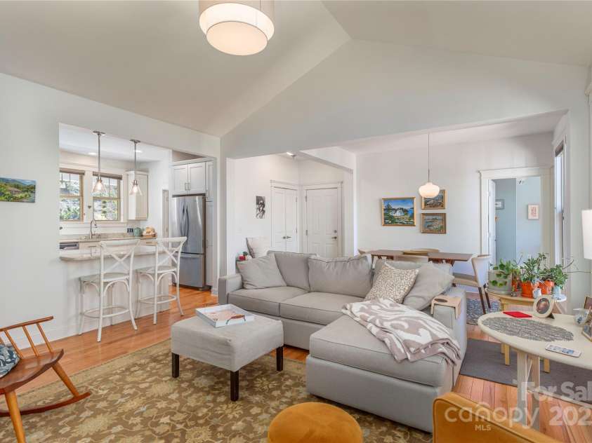 95 Greenwells Glory Drive, Biltmore Lake, NC 28715.  MLS# CAR4247434, YatesRealty ID 16530. Vaulted ceilings