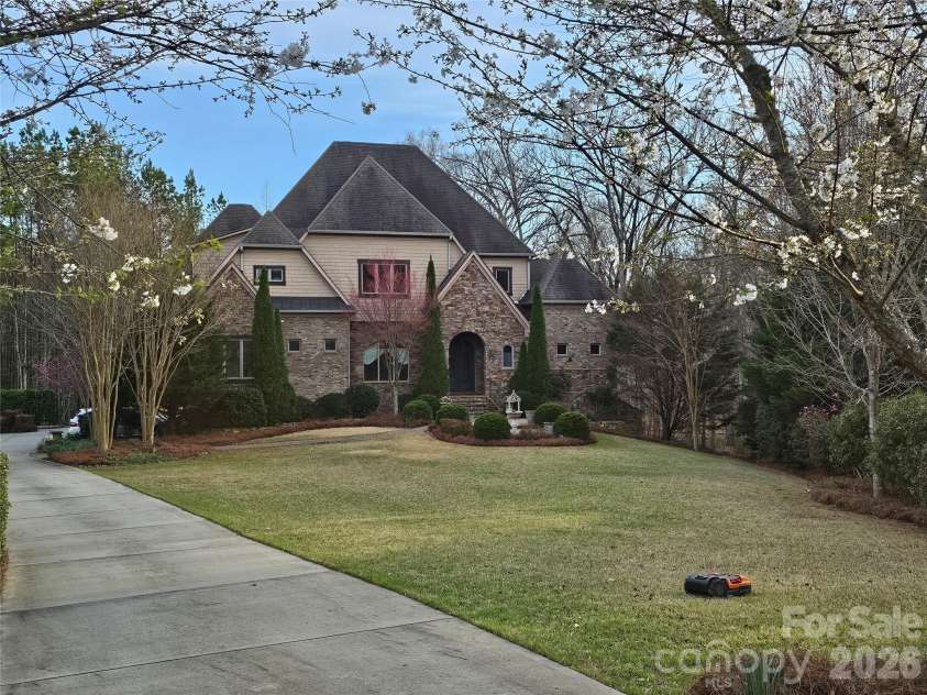 9222 Woodhall Lake Drive, Waxhaw, NC 28173.  MLS# CAR4358734, YatesRealty ID 16532. 