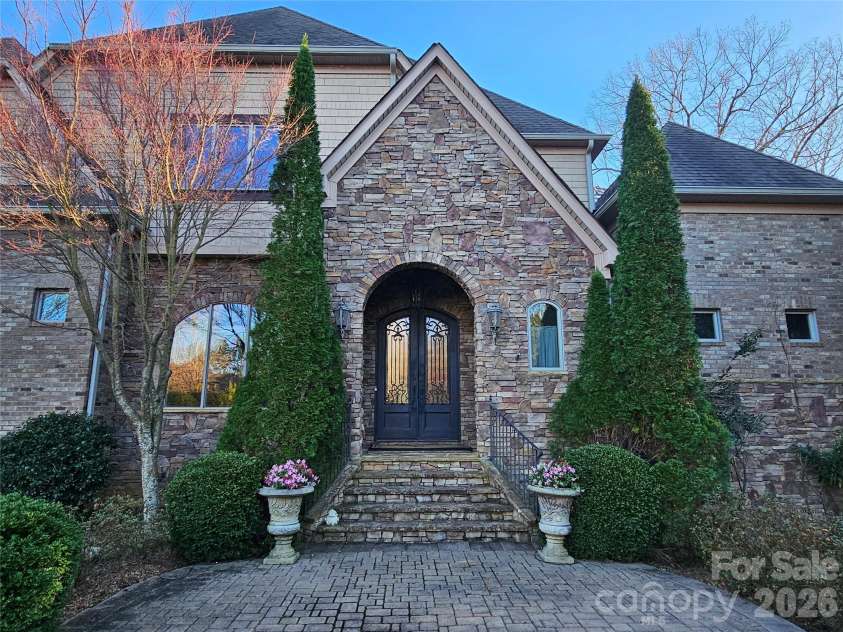 9222 Woodhall Lake Drive, Waxhaw, NC 28173.  MLS# CAR4358734, YatesRealty ID 16532. 