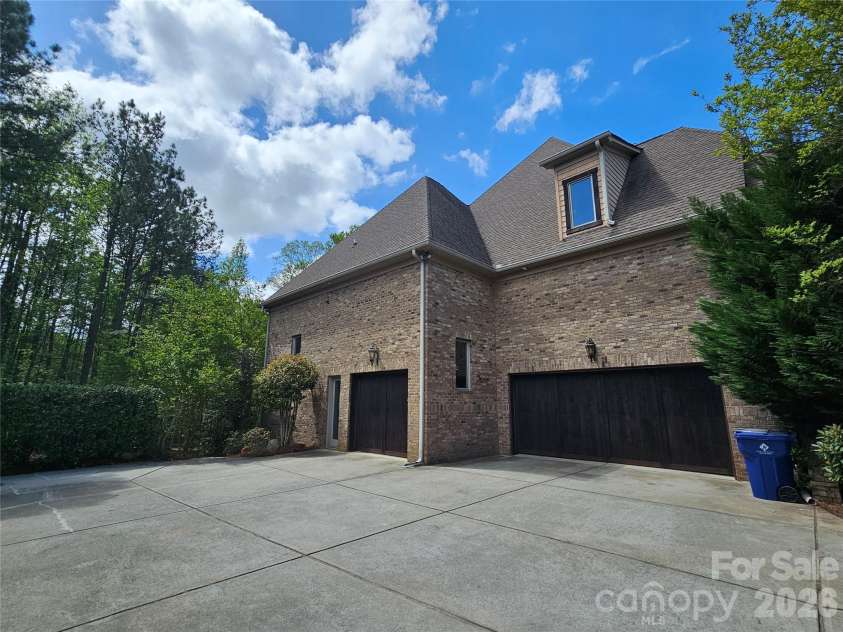 9222 Woodhall Lake Drive, Waxhaw, NC 28173.  MLS# CAR4358734, YatesRealty ID 16532. 