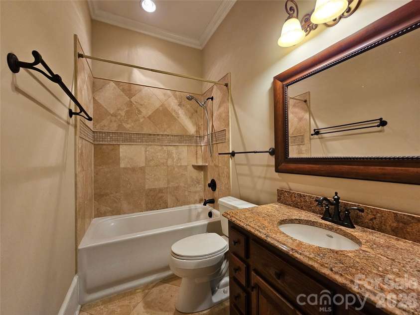 9222 Woodhall Lake Drive, Waxhaw, NC 28173.  MLS# CAR4358734, YatesRealty ID 16532. 