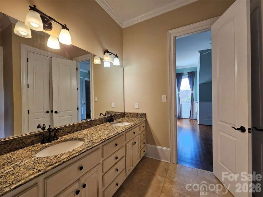 9222 Woodhall Lake Drive, Waxhaw, NC 28173.  MLS# CAR4358734, YatesRealty ID 16532. 
