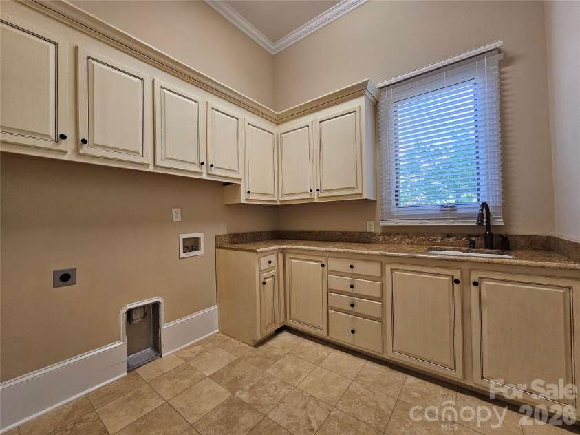 9222 Woodhall Lake Drive, Waxhaw, NC 28173.  MLS# CAR4358734, YatesRealty ID 16532. 