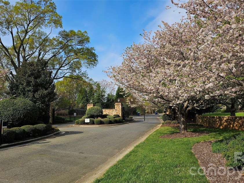 9222 Woodhall Lake Drive, Waxhaw, NC 28173.  MLS# CAR4358734, YatesRealty ID 16532. Community Gate