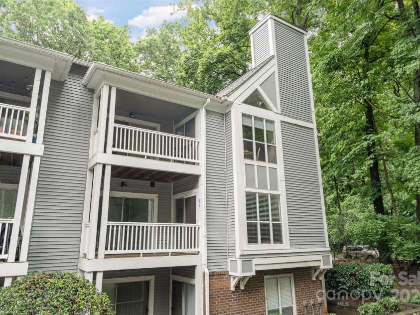 2512 Cranbrook Lane, Charlotte, NC 28207.  MLS# CAR4262833, YatesRealty ID 16533. 