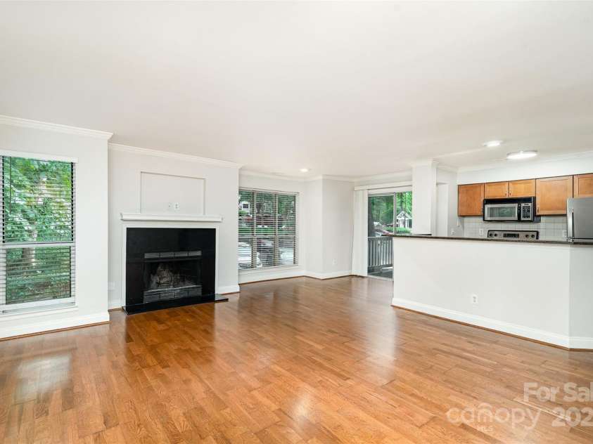 2512 Cranbrook Lane, Charlotte, NC 28207.  MLS# CAR4262833, YatesRealty ID 16533. 