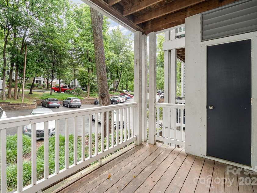 2512 Cranbrook Lane, Charlotte, NC 28207.  MLS# CAR4262833, YatesRealty ID 16533. 
