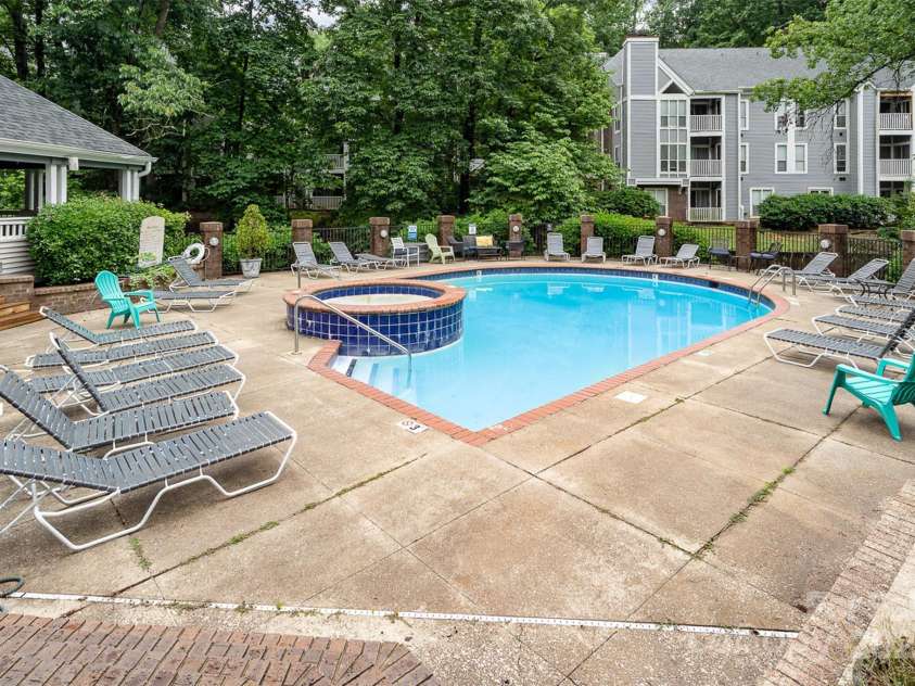2512 Cranbrook Lane, Charlotte, NC 28207.  MLS# CAR4262833, YatesRealty ID 16533. 