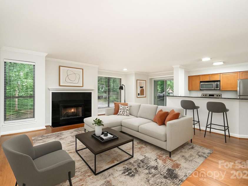 2512 Cranbrook Lane, Charlotte, NC 28207.  MLS# CAR4262833, YatesRealty ID 16533. 