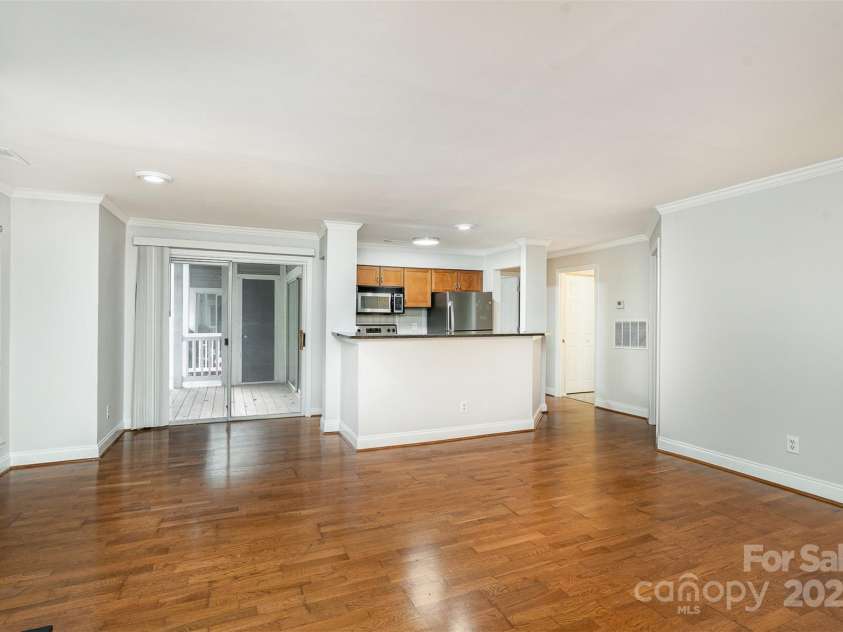 2512 Cranbrook Lane, Charlotte, NC 28207.  MLS# CAR4262833, YatesRealty ID 16533. 