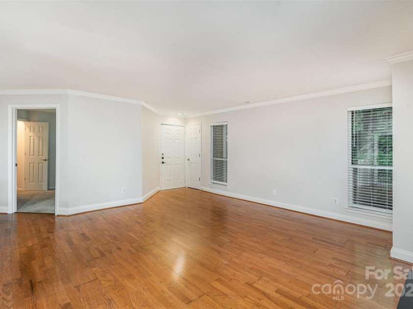 2512 Cranbrook Lane, Charlotte, NC 28207.  MLS# CAR4262833, YatesRealty ID 16533. 