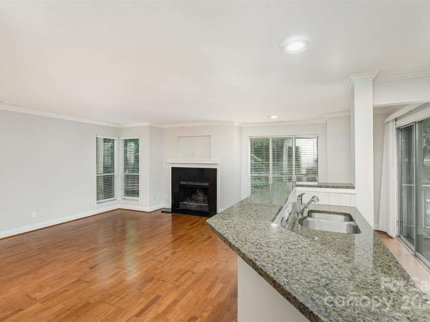 2512 Cranbrook Lane, Charlotte, NC 28207.  MLS# CAR4262833, YatesRealty ID 16533. 