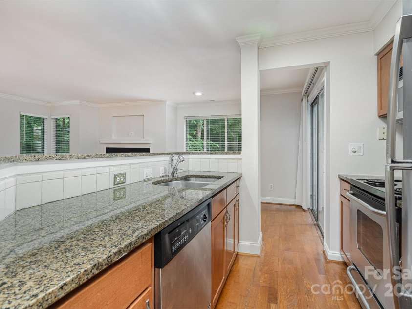 2512 Cranbrook Lane, Charlotte, NC 28207.  MLS# CAR4262833, YatesRealty ID 16533. 