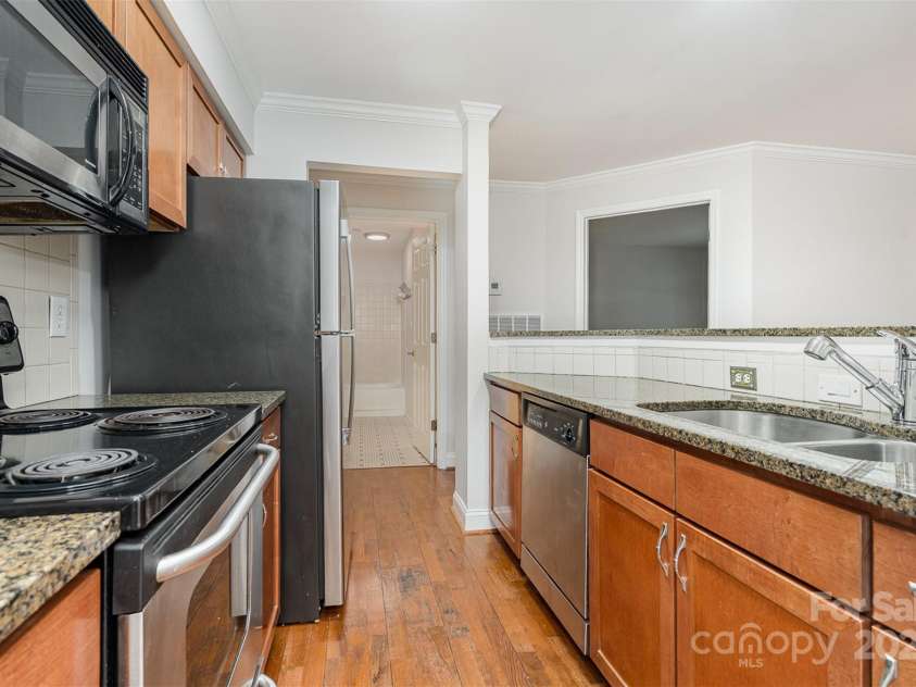 2512 Cranbrook Lane, Charlotte, NC 28207.  MLS# CAR4262833, YatesRealty ID 16533. 
