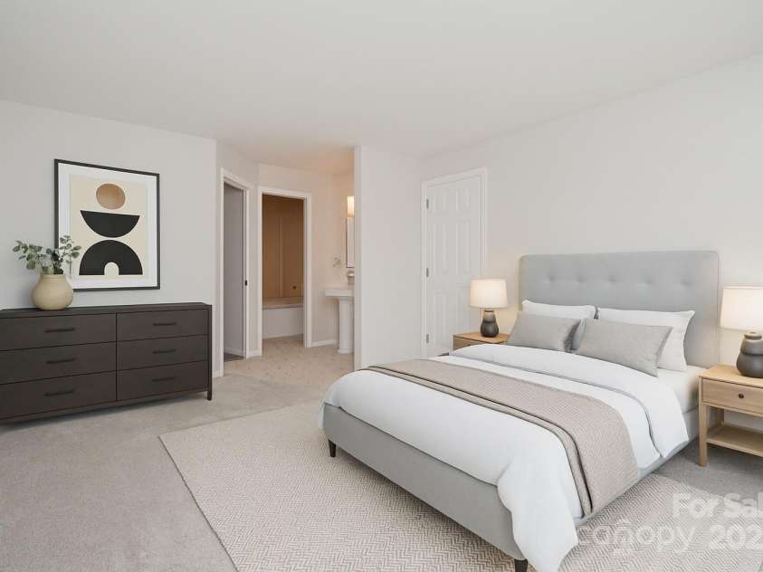 2512 Cranbrook Lane, Charlotte, NC 28207.  MLS# CAR4262833, YatesRealty ID 16533. 