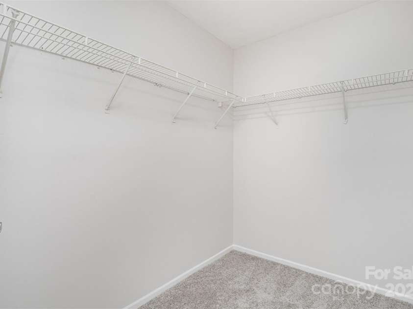 2512 Cranbrook Lane, Charlotte, NC 28207.  MLS# CAR4262833, YatesRealty ID 16533. 