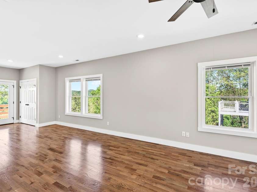 30 and 32 View Street, Asheville, NC 28804.  MLS# CAR4375347, YatesRealty ID 16534. Dining Area