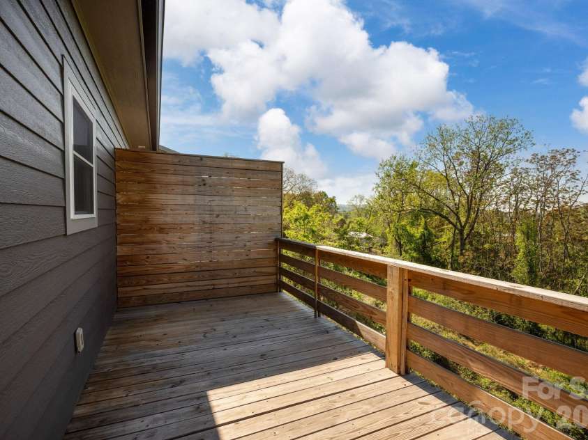 30 and 32 View Street, Asheville, NC 28804.  MLS# CAR4375347, YatesRealty ID 16534. LP Smart Siding