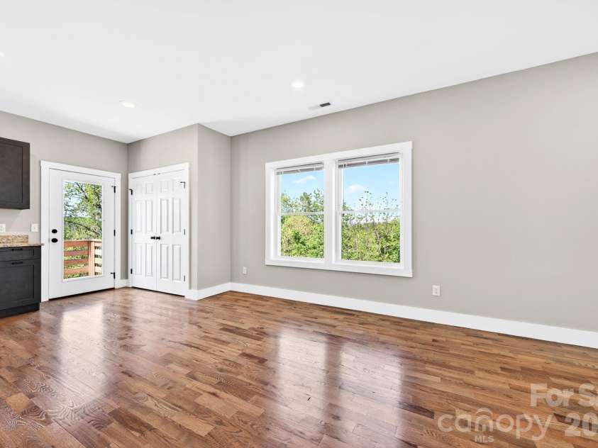 30 and 32 View Street, Asheville, NC 28804.  MLS# CAR4379650, YatesRealty ID 16534. Dining Area