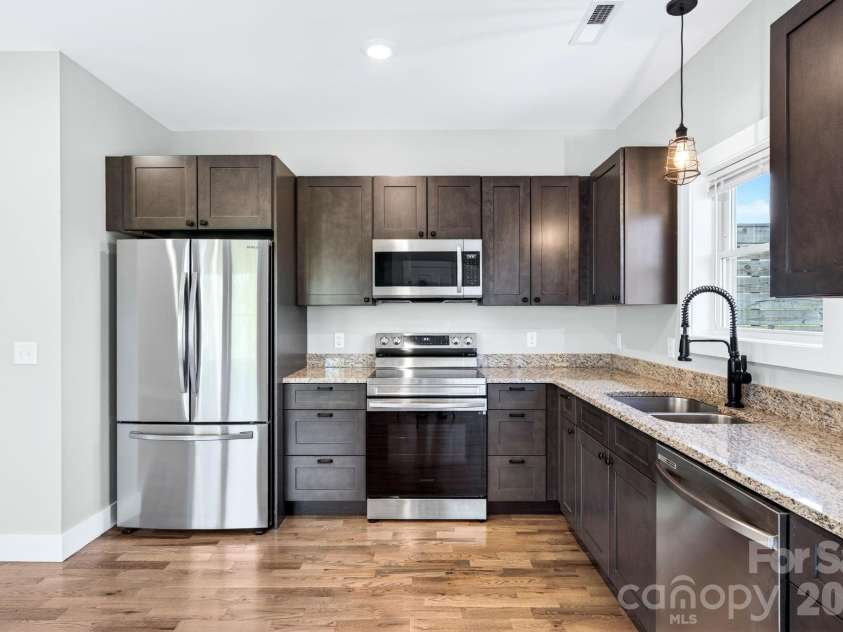 30 and 32 View Street, Asheville, NC 28804.  MLS# CAR4379650, YatesRealty ID 16534. Stainless Steel Appliancres