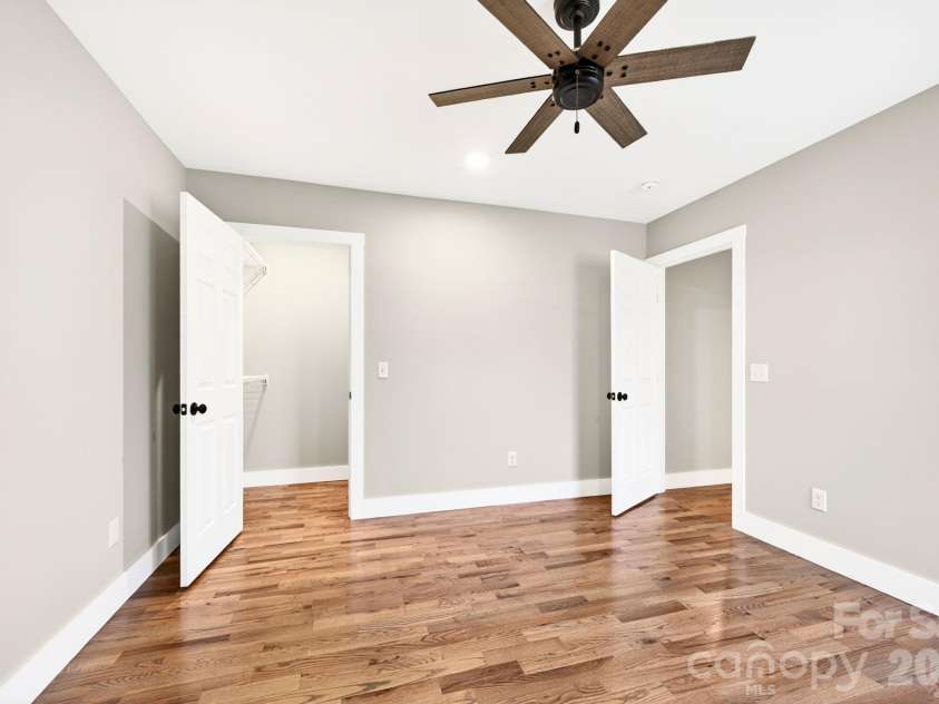 30 and 32 View Street, Asheville, NC 28804.  MLS# CAR4379650, YatesRealty ID 16534. Walk-in Closet