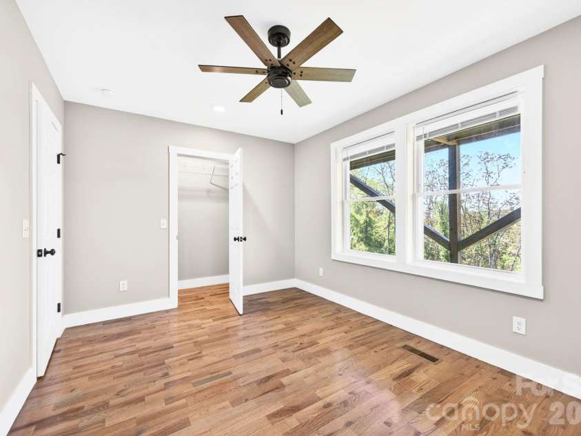 30 and 32 View Street, Asheville, NC 28804.  MLS# CAR4379650, YatesRealty ID 16534. Walk-in Closet