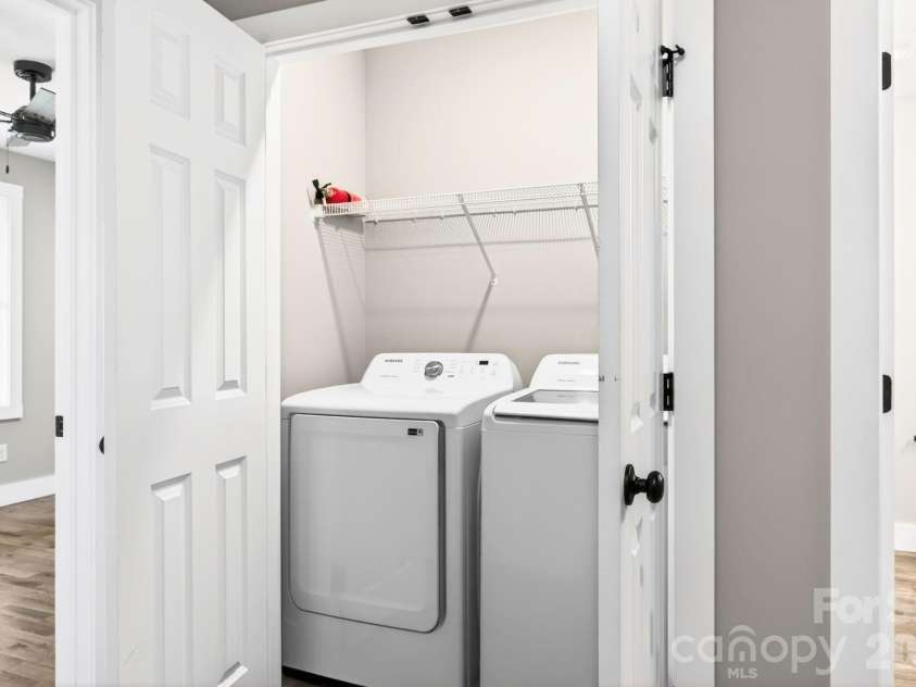 30 and 32 View Street, Asheville, NC 28804.  MLS# CAR4379650, YatesRealty ID 16534. Washer and Dryer Convey