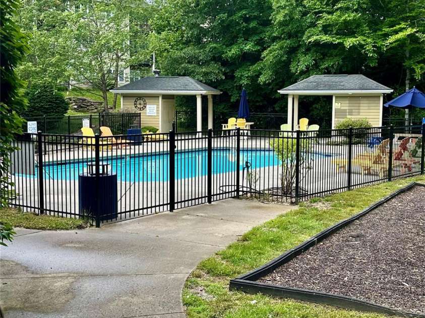 32 White Fox Drive, Fletcher, NC 28732.  MLS# CAR4264954, YatesRealty ID 16534. 
