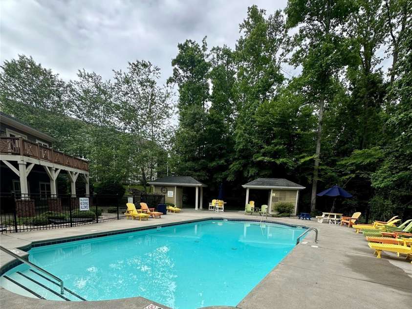 32 White Fox Drive, Fletcher, NC 28732.  MLS# CAR4264954, YatesRealty ID 16534. 