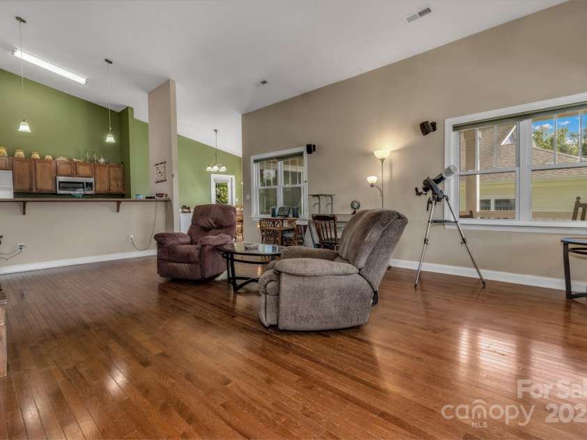 32 White Fox Drive, Fletcher, NC 28732.  MLS# CAR4264954, YatesRealty ID 16534. 