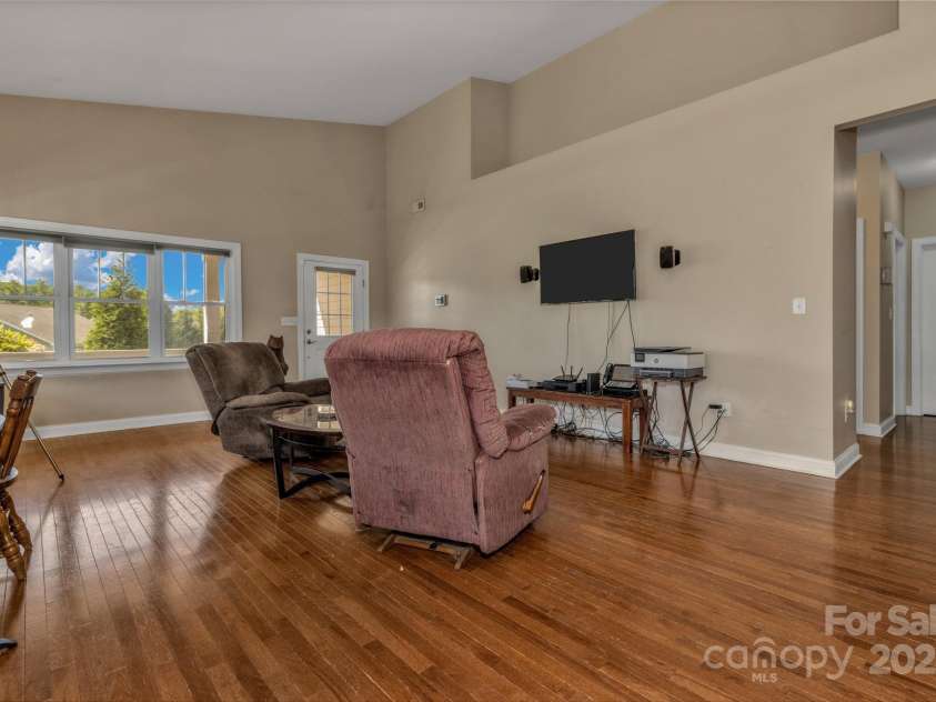 32 White Fox Drive, Fletcher, NC 28732.  MLS# CAR4264954, YatesRealty ID 16534. 