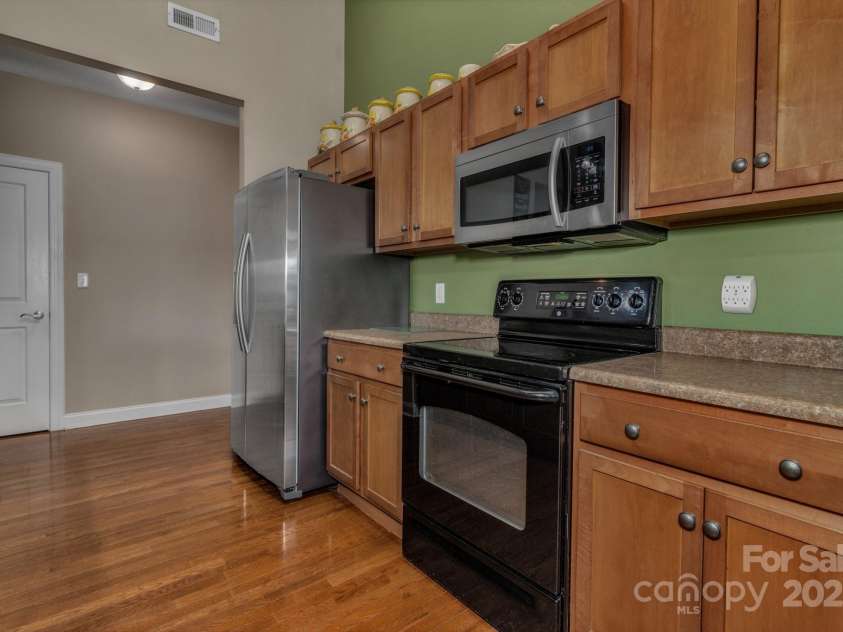 32 White Fox Drive, Fletcher, NC 28732.  MLS# CAR4264954, YatesRealty ID 16534. 