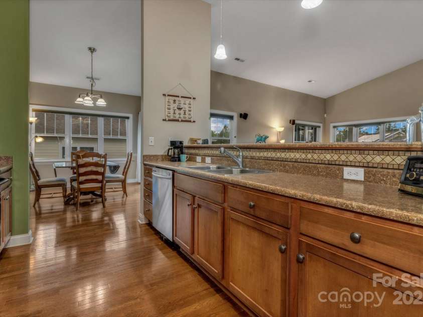 32 White Fox Drive, Fletcher, NC 28732.  MLS# CAR4264954, YatesRealty ID 16534. 