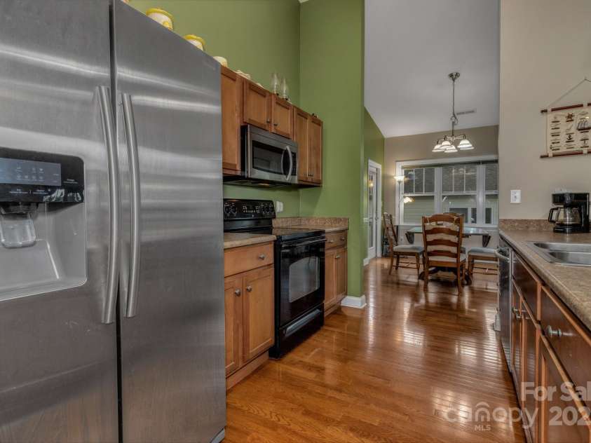 32 White Fox Drive, Fletcher, NC 28732.  MLS# CAR4264954, YatesRealty ID 16534. 