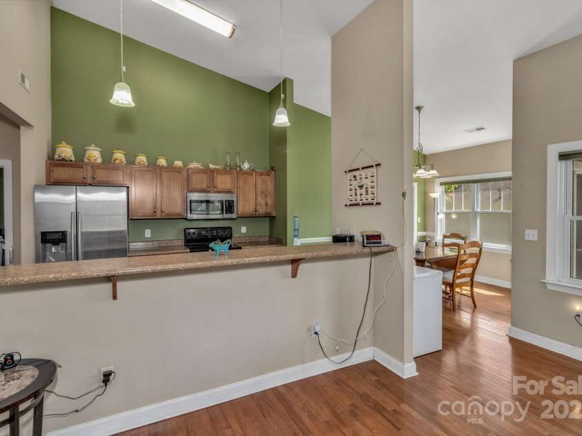 32 White Fox Drive, Fletcher, NC 28732.  MLS# CAR4264954, YatesRealty ID 16534. 